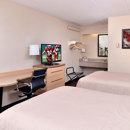 Super 8 By Wyndham Deerfield - Northbrook Ξενοδοχείο Εξωτερικό φωτογραφία