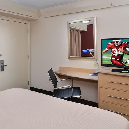 Super 8 By Wyndham Deerfield - Northbrook Ξενοδοχείο Εξωτερικό φωτογραφία