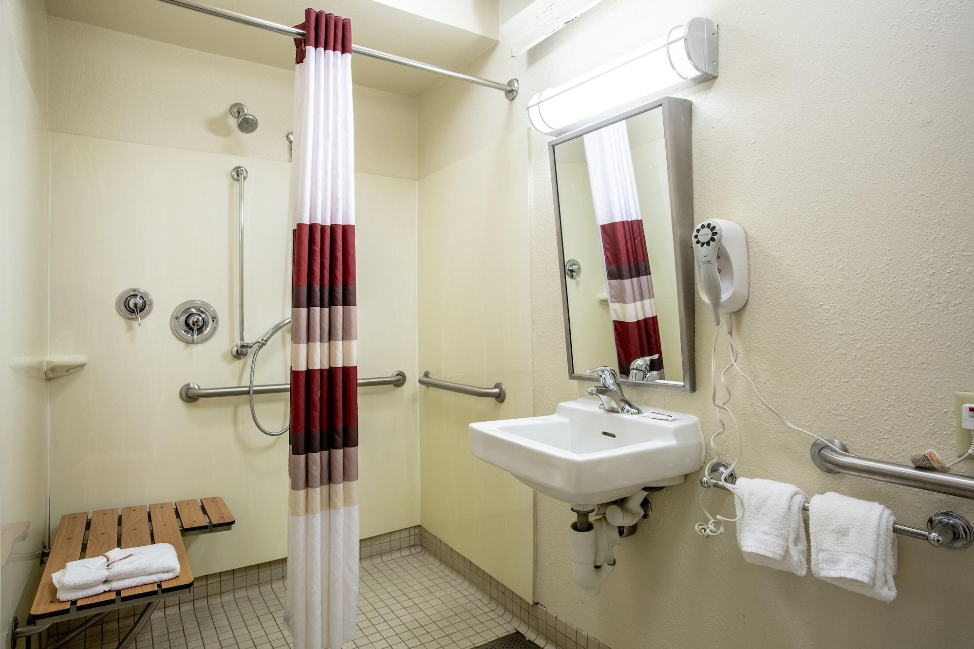 Super 8 By Wyndham Deerfield - Northbrook Ξενοδοχείο Εξωτερικό φωτογραφία