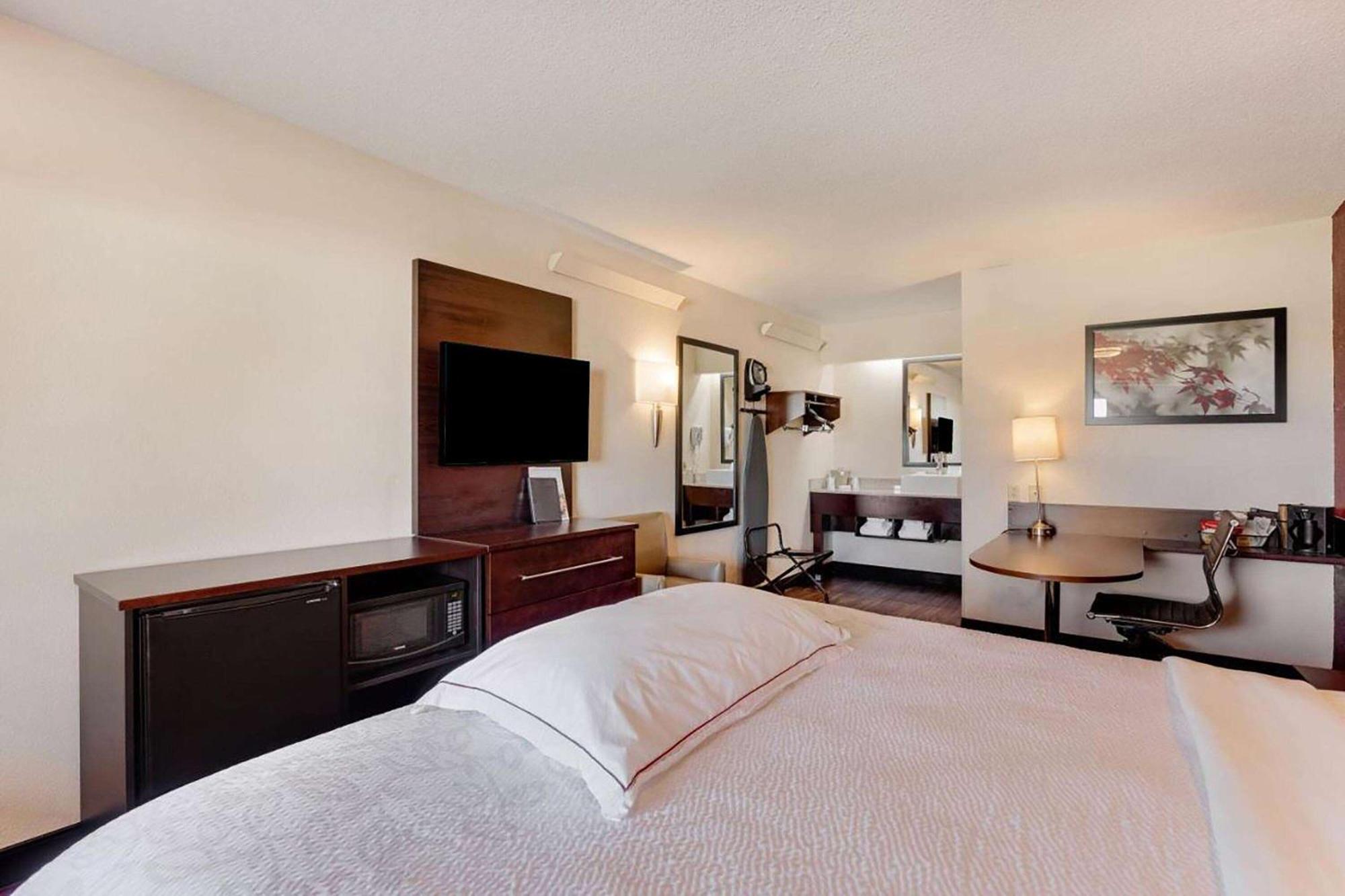 Super 8 By Wyndham Deerfield - Northbrook Ξενοδοχείο Εξωτερικό φωτογραφία