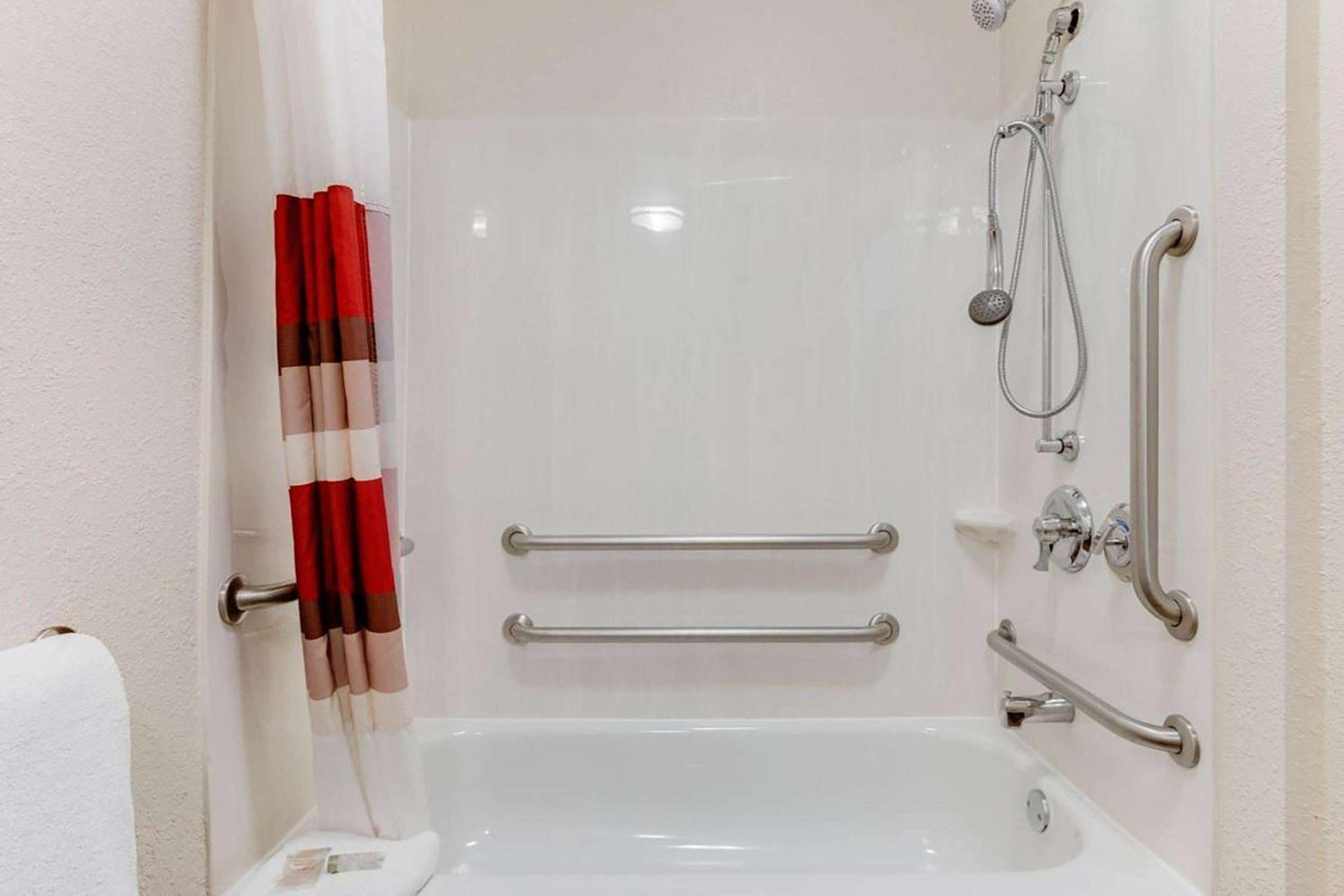 Super 8 By Wyndham Deerfield - Northbrook Ξενοδοχείο Εξωτερικό φωτογραφία