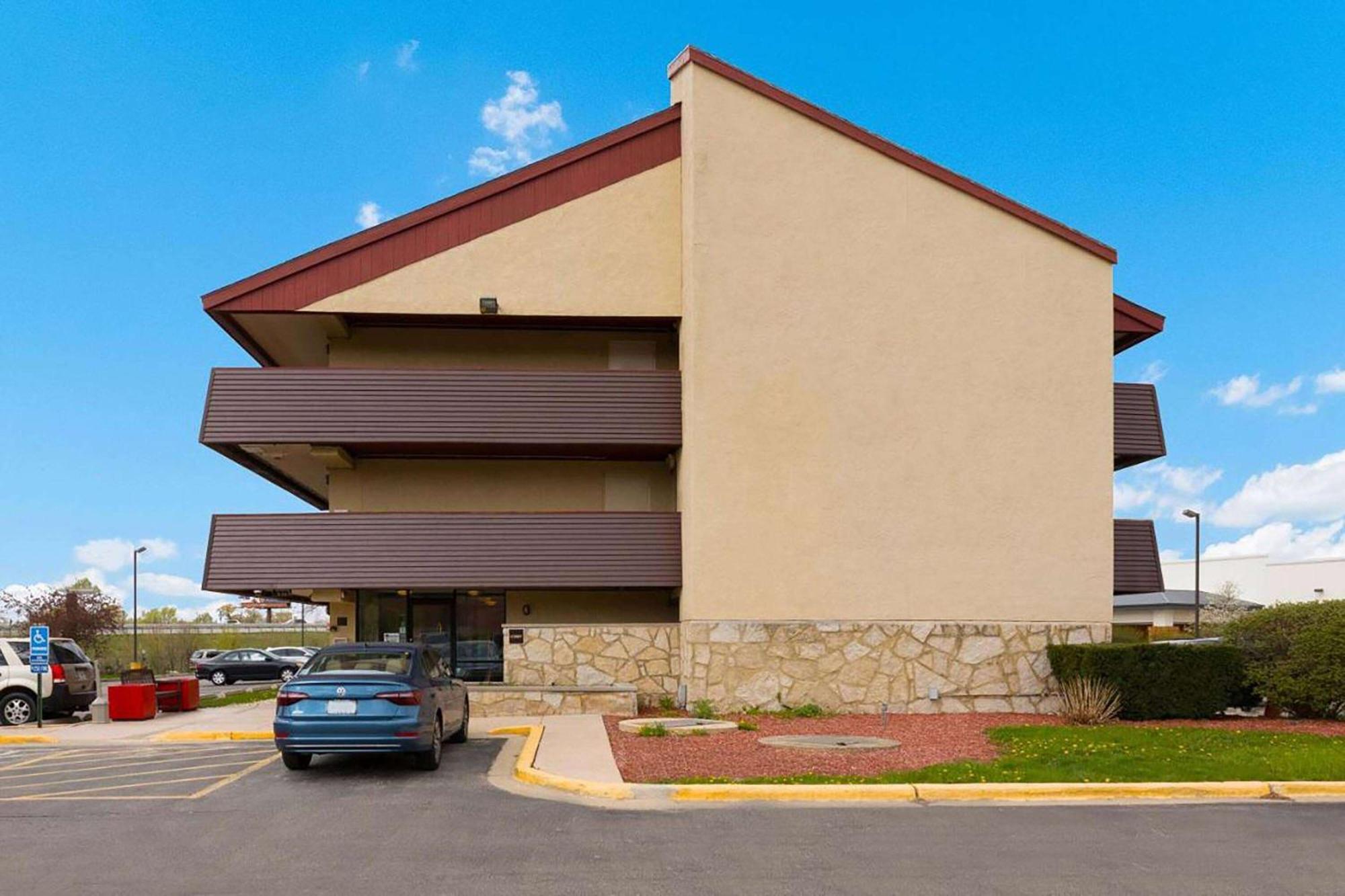 Super 8 By Wyndham Deerfield - Northbrook Ξενοδοχείο Εξωτερικό φωτογραφία
