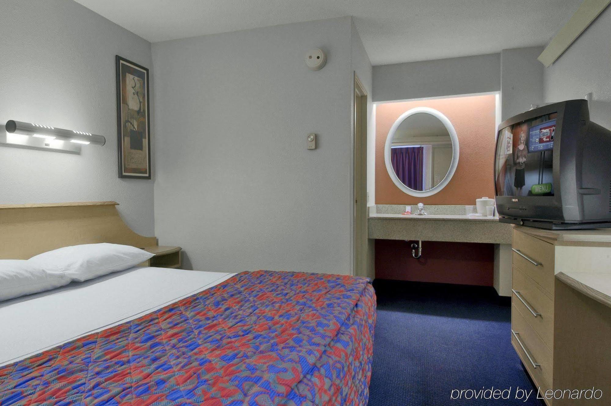 Super 8 By Wyndham Deerfield - Northbrook Ξενοδοχείο Δωμάτιο φωτογραφία